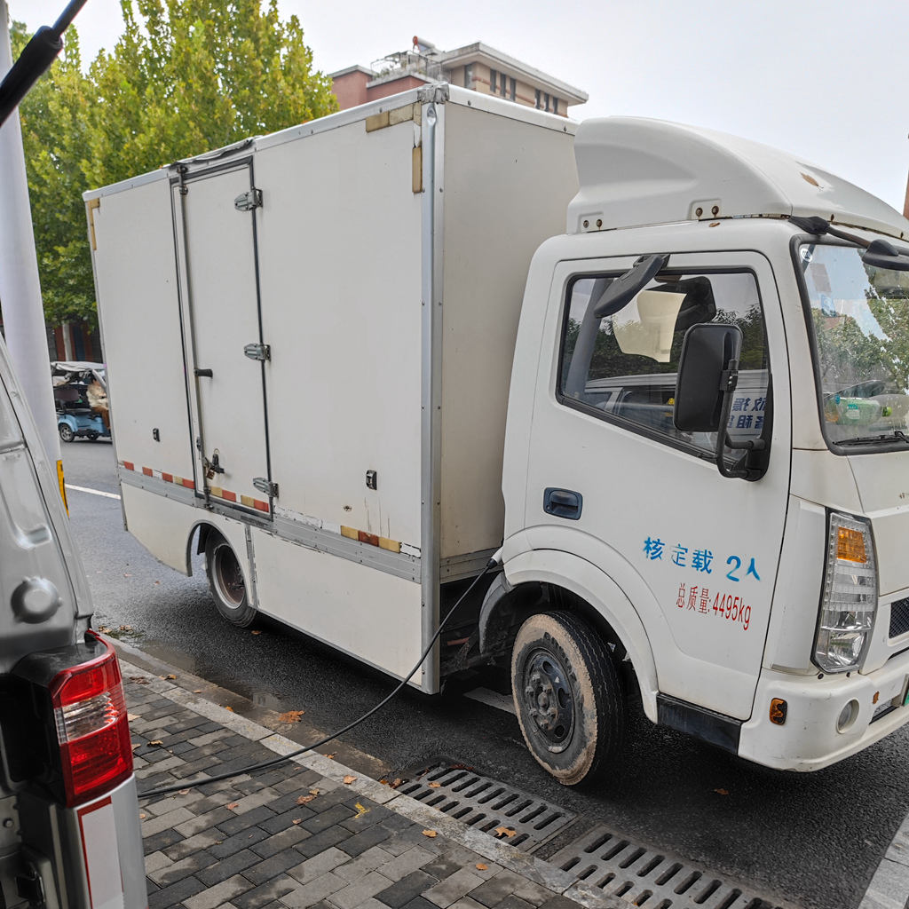 淄博张店享电：新能源电动汽车缺电？现场移动充电即刻响应