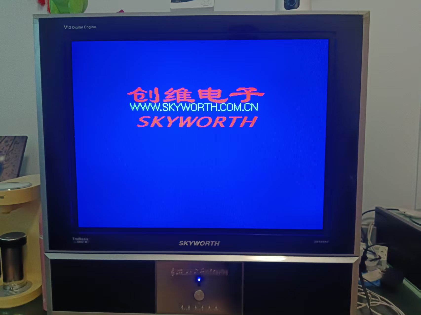 创维29寸大宝贝电视机，型号29T86HT，屏幕显示清晰，功能正常，成色新。